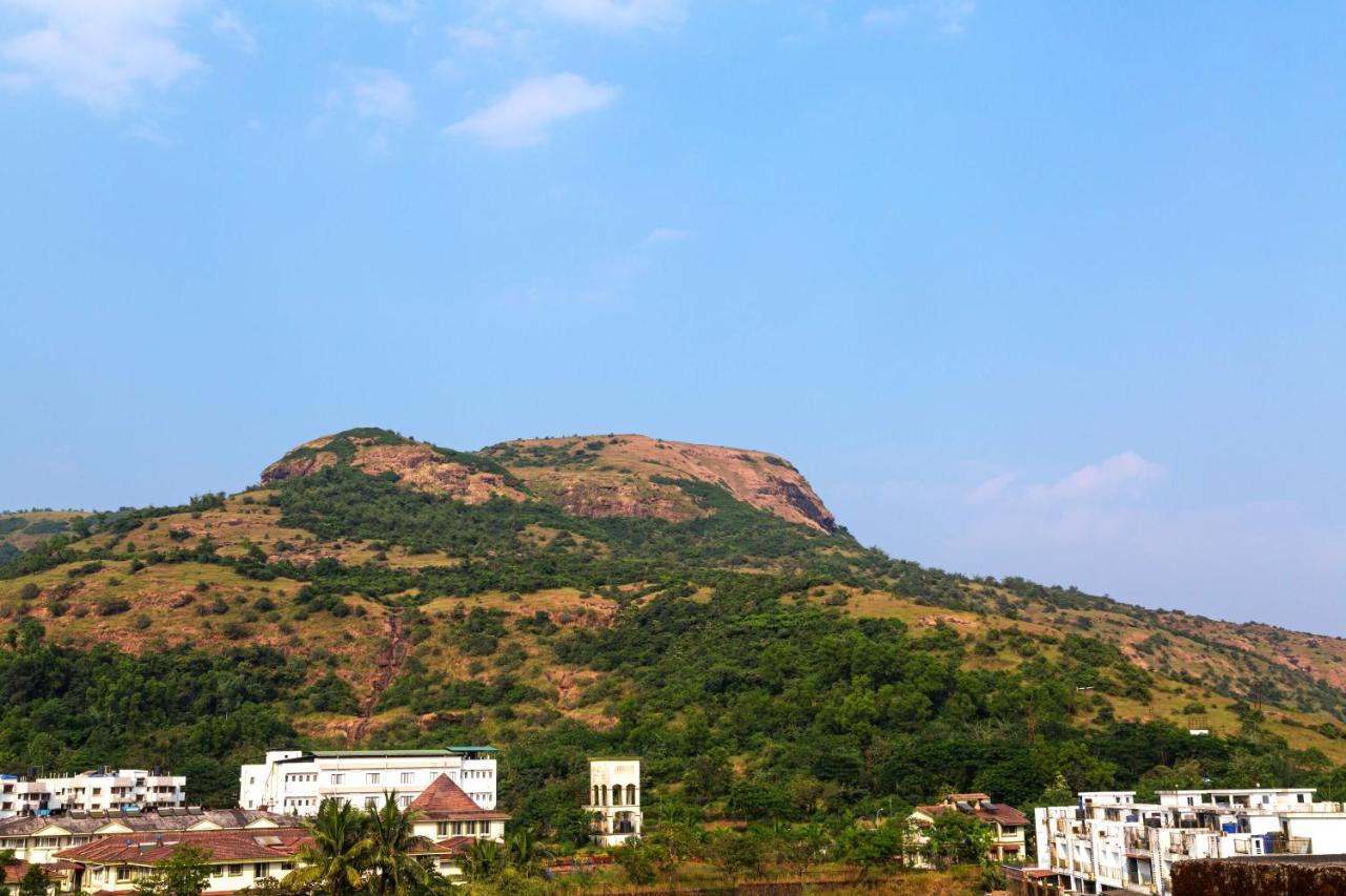 Saffronstays Urja, Lonavala - Private Villa With 2 Pools, Spa Room, Private Elevator & Waterfall エクステリア 写真