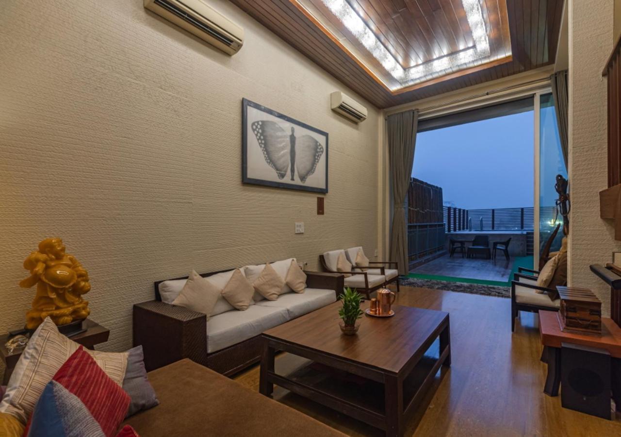 Saffronstays Urja, Lonavala - Private Villa With 2 Pools, Spa Room, Private Elevator & Waterfall エクステリア 写真