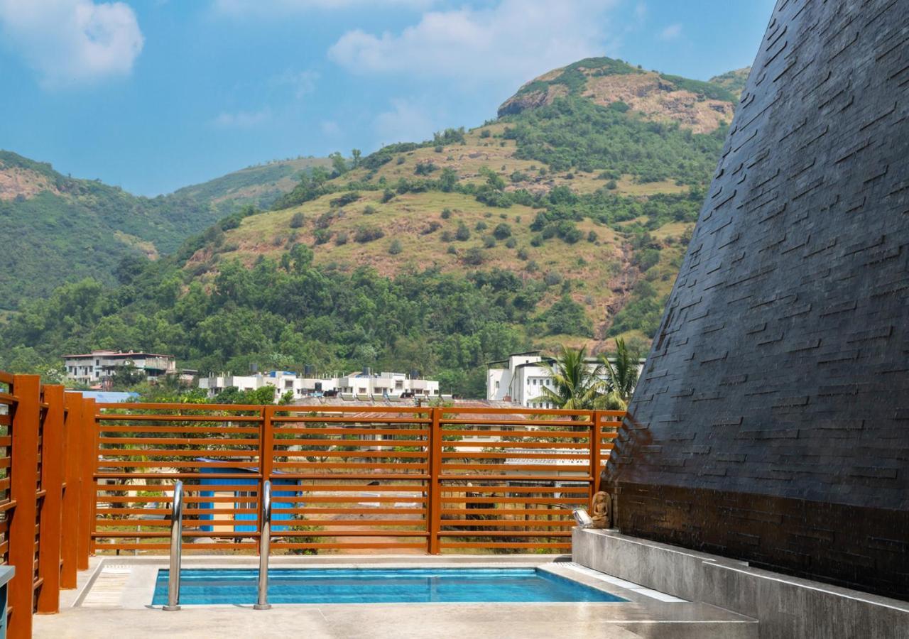 Saffronstays Urja, Lonavala - Private Villa With 2 Pools, Spa Room, Private Elevator & Waterfall エクステリア 写真