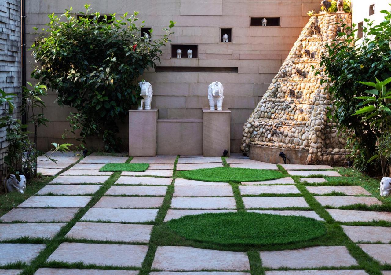 Saffronstays Urja, Lonavala - Private Villa With 2 Pools, Spa Room, Private Elevator & Waterfall エクステリア 写真