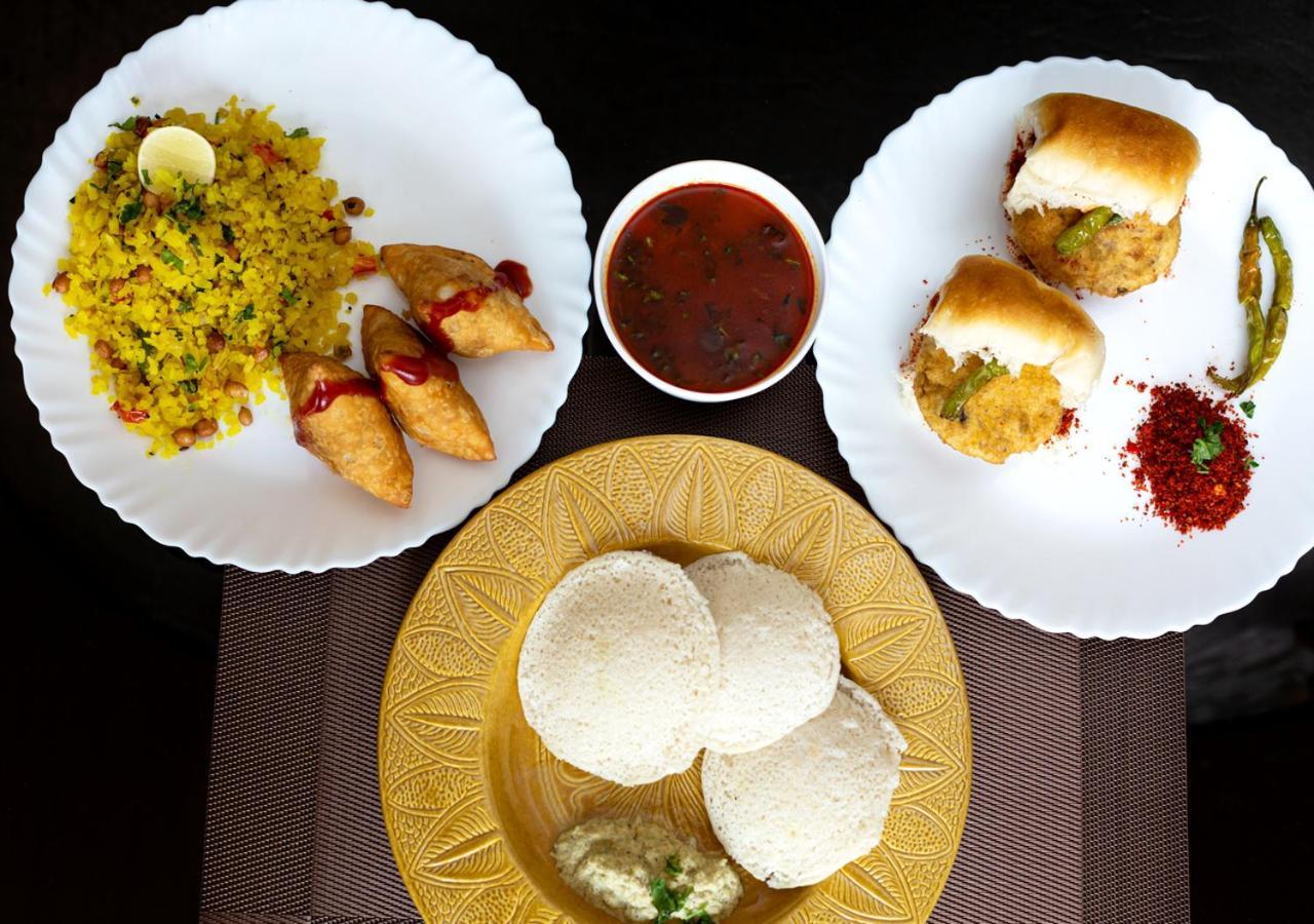 Saffronstays Urja, Lonavala - Private Villa With 2 Pools, Spa Room, Private Elevator & Waterfall エクステリア 写真