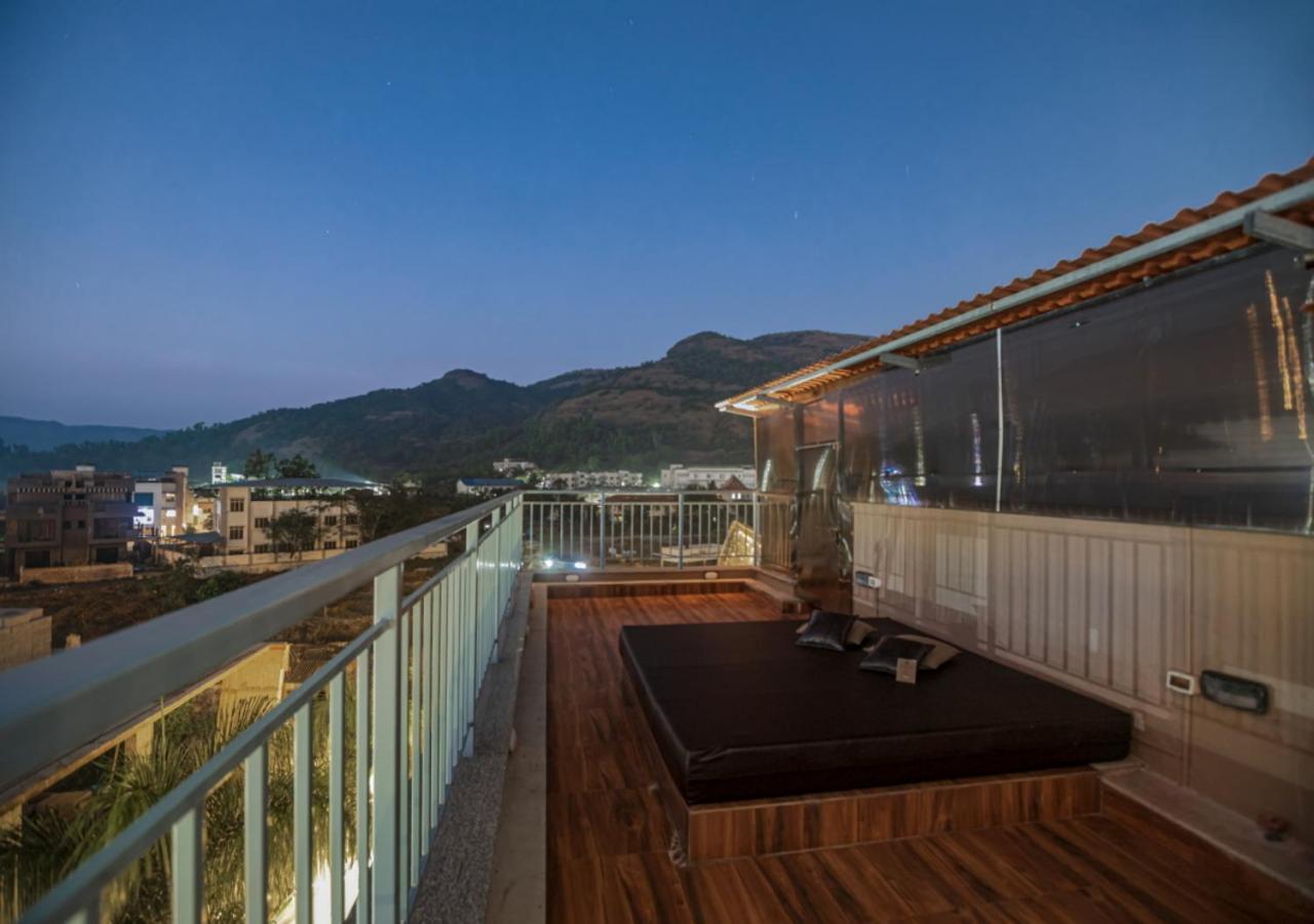 Saffronstays Urja, Lonavala - Private Villa With 2 Pools, Spa Room, Private Elevator & Waterfall エクステリア 写真